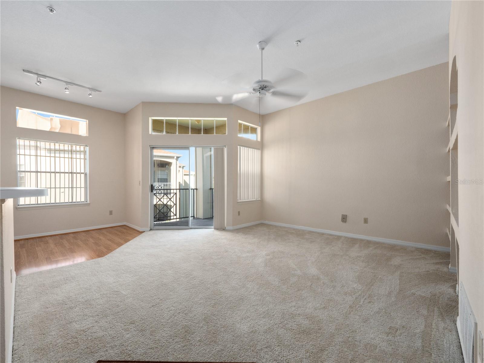 Image 2 of 22 For 7330 Westpointe Boulevard 432