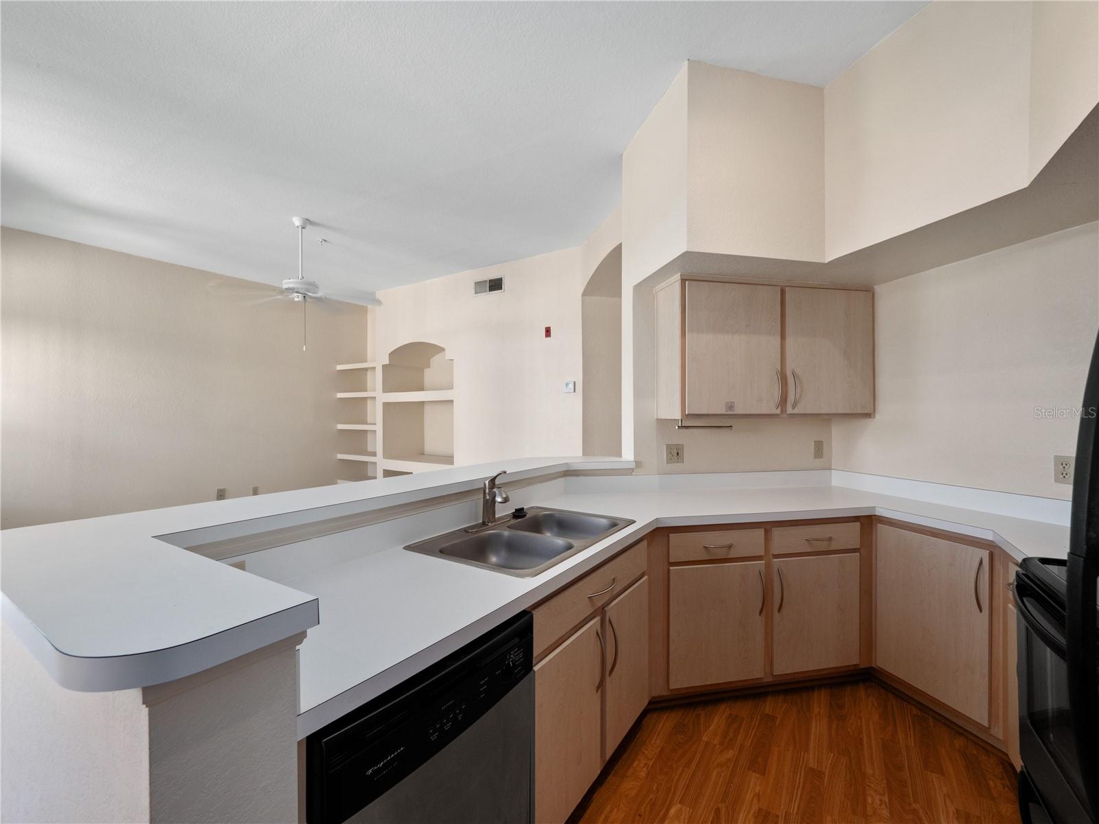 Image 7 of 22 For 7330 Westpointe Boulevard 432