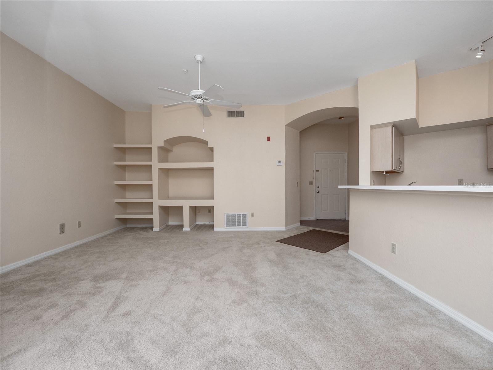 Image 8 of 22 For 7330 Westpointe Boulevard 432