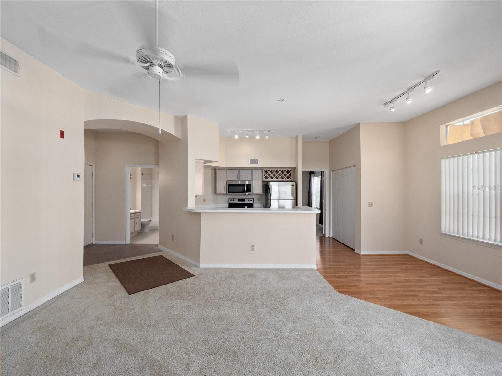 Image 9 of 22 For 7330 Westpointe Boulevard 432