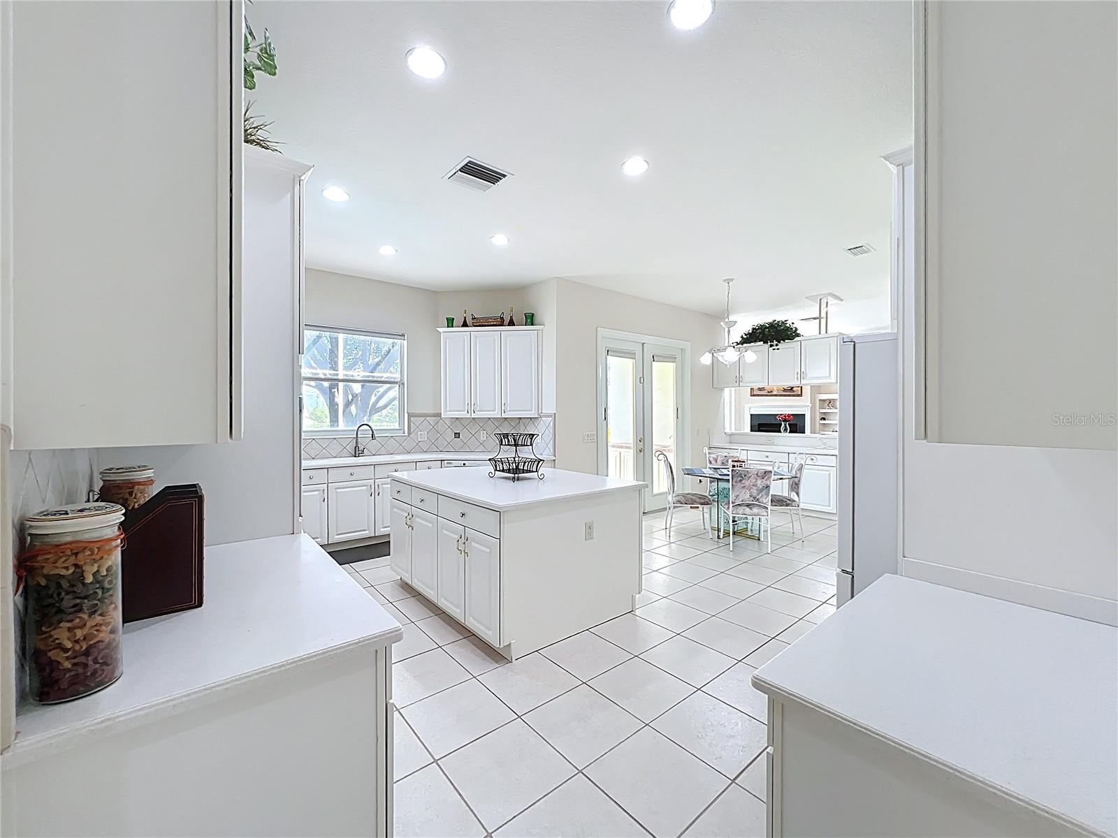 Image 14 of 77 For 16915 Winter Road