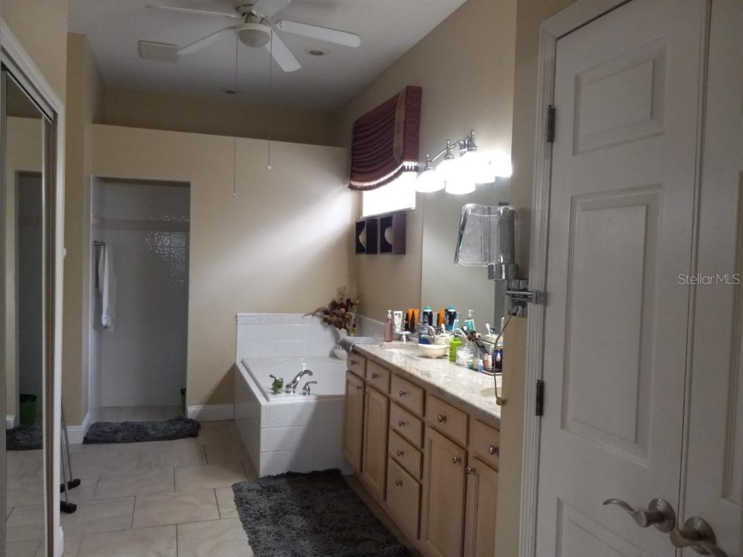 Image 10 of 22 For 10607 Woodchase Circle