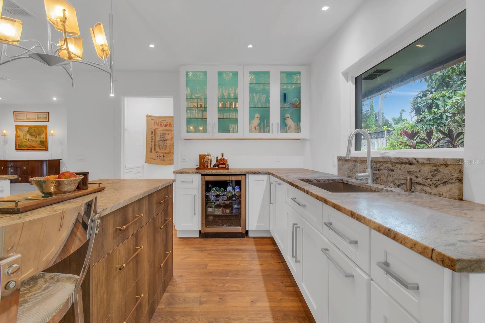Image 17 of 80 For 211 Royal Oaks Circle