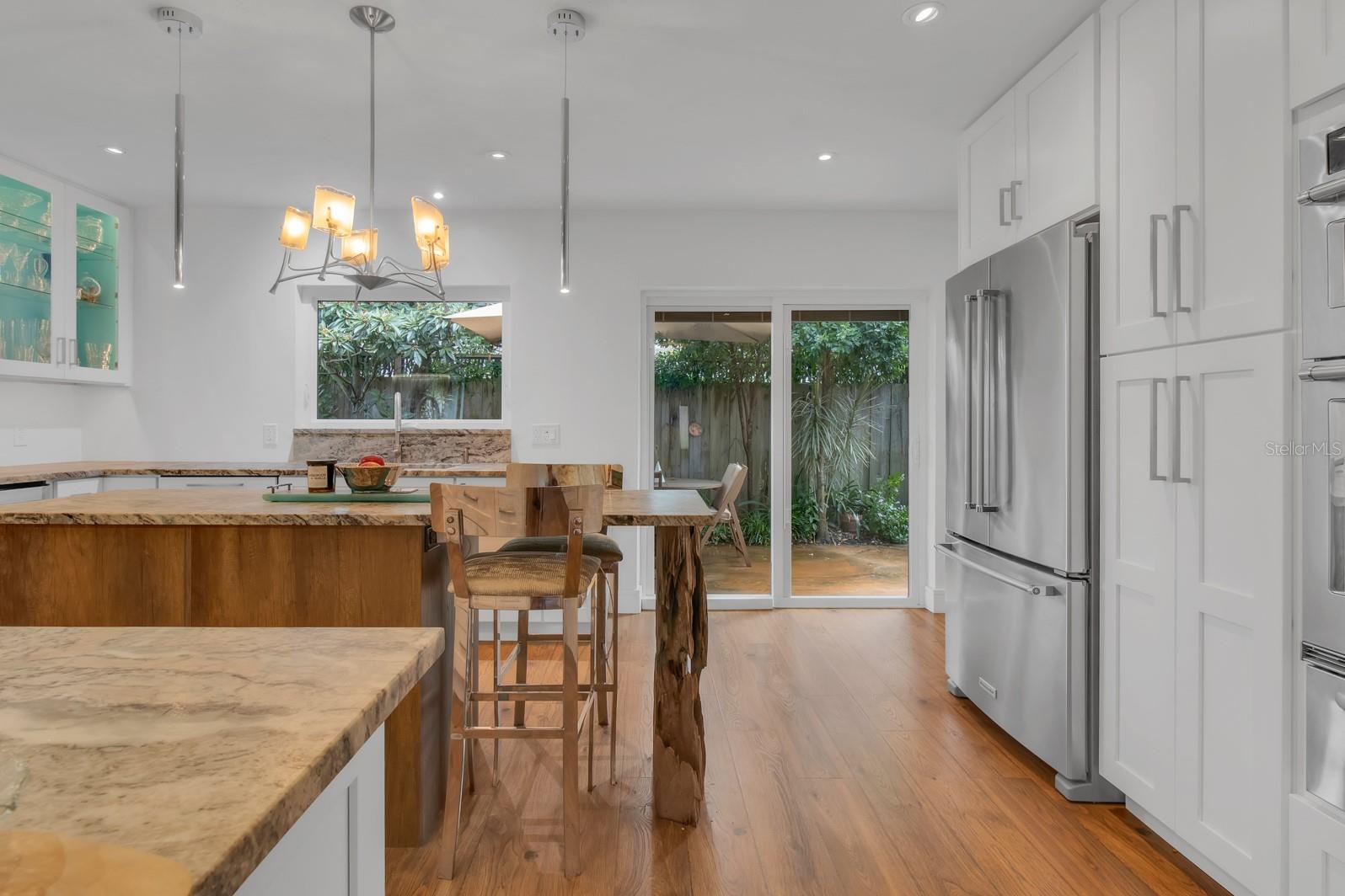 Image 18 of 80 For 211 Royal Oaks Circle