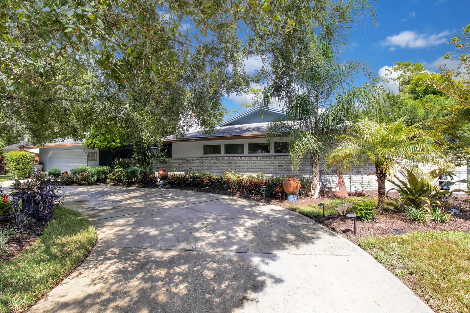 Image 3 of 80 For 211 Royal Oaks Circle