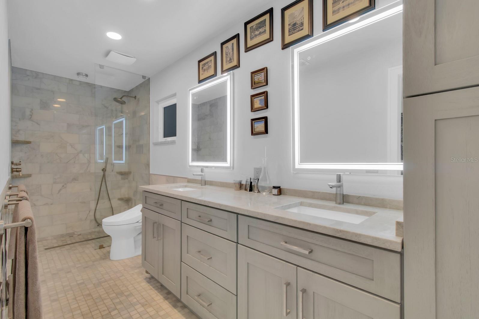 Image 33 of 80 For 211 Royal Oaks Circle