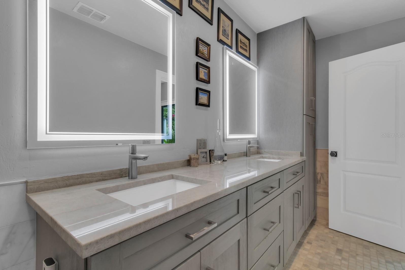 Image 35 of 80 For 211 Royal Oaks Circle