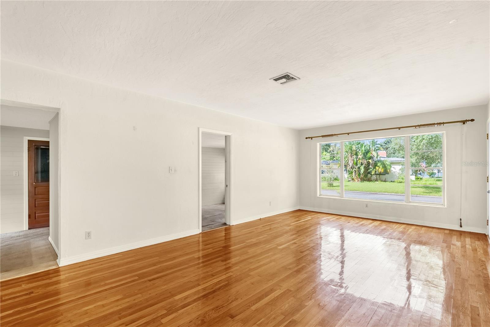 Image 3 of 30 For 630 Tam O Shanter Drive