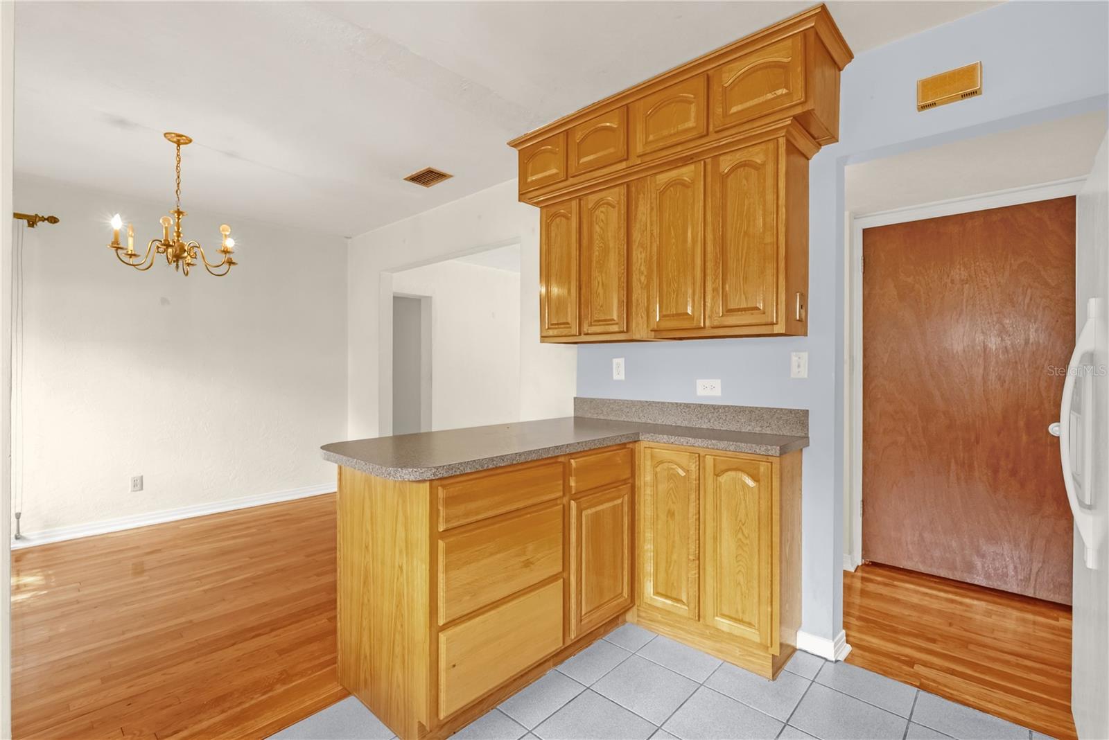 Image 5 of 30 For 630 Tam O Shanter Drive
