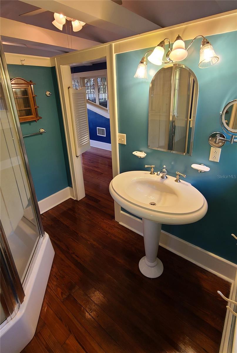 Image 20 of 26 For 120 Thornton Avenue