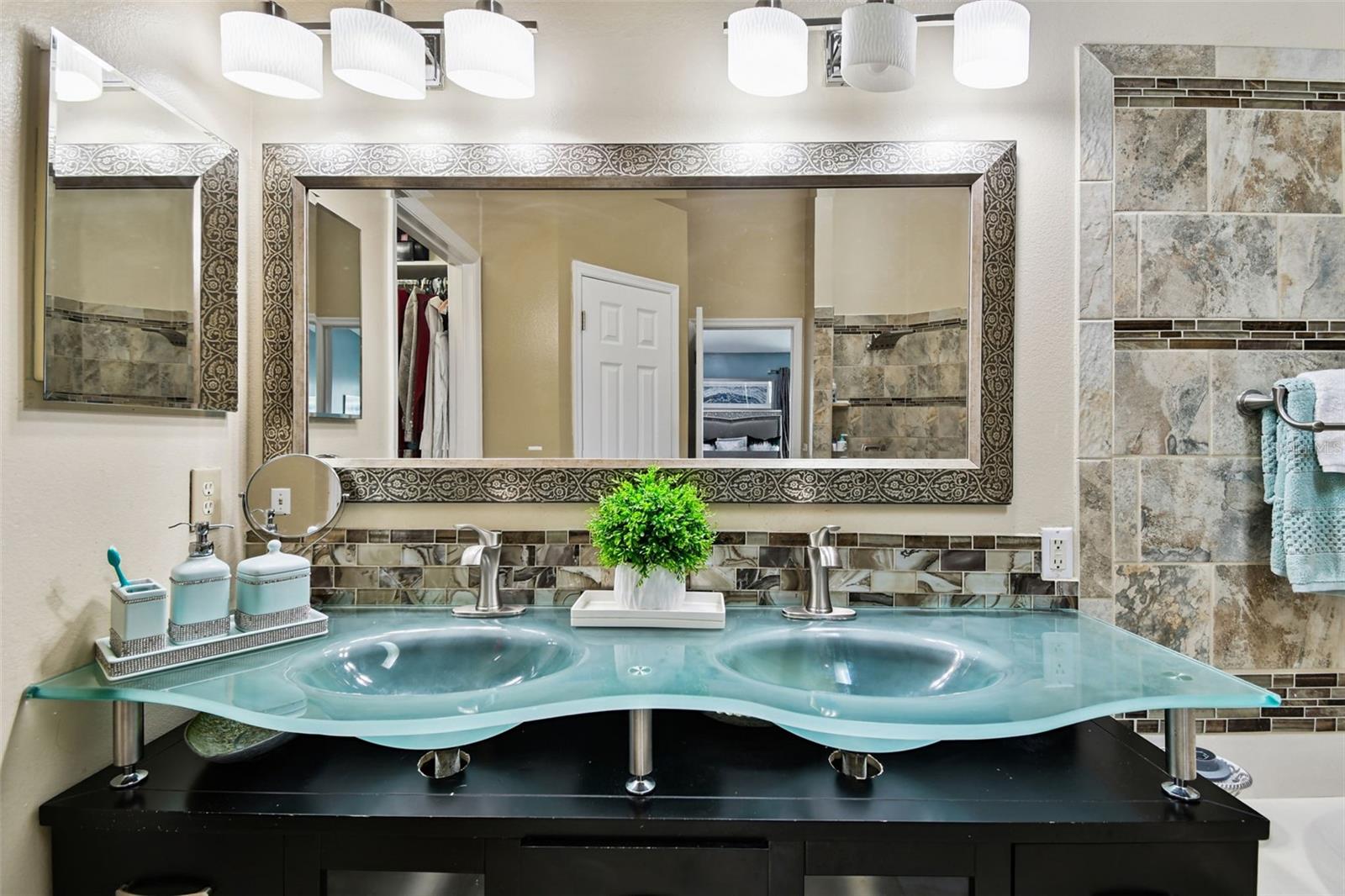 Image 31 of 44 For 12416 Holly Jane Court