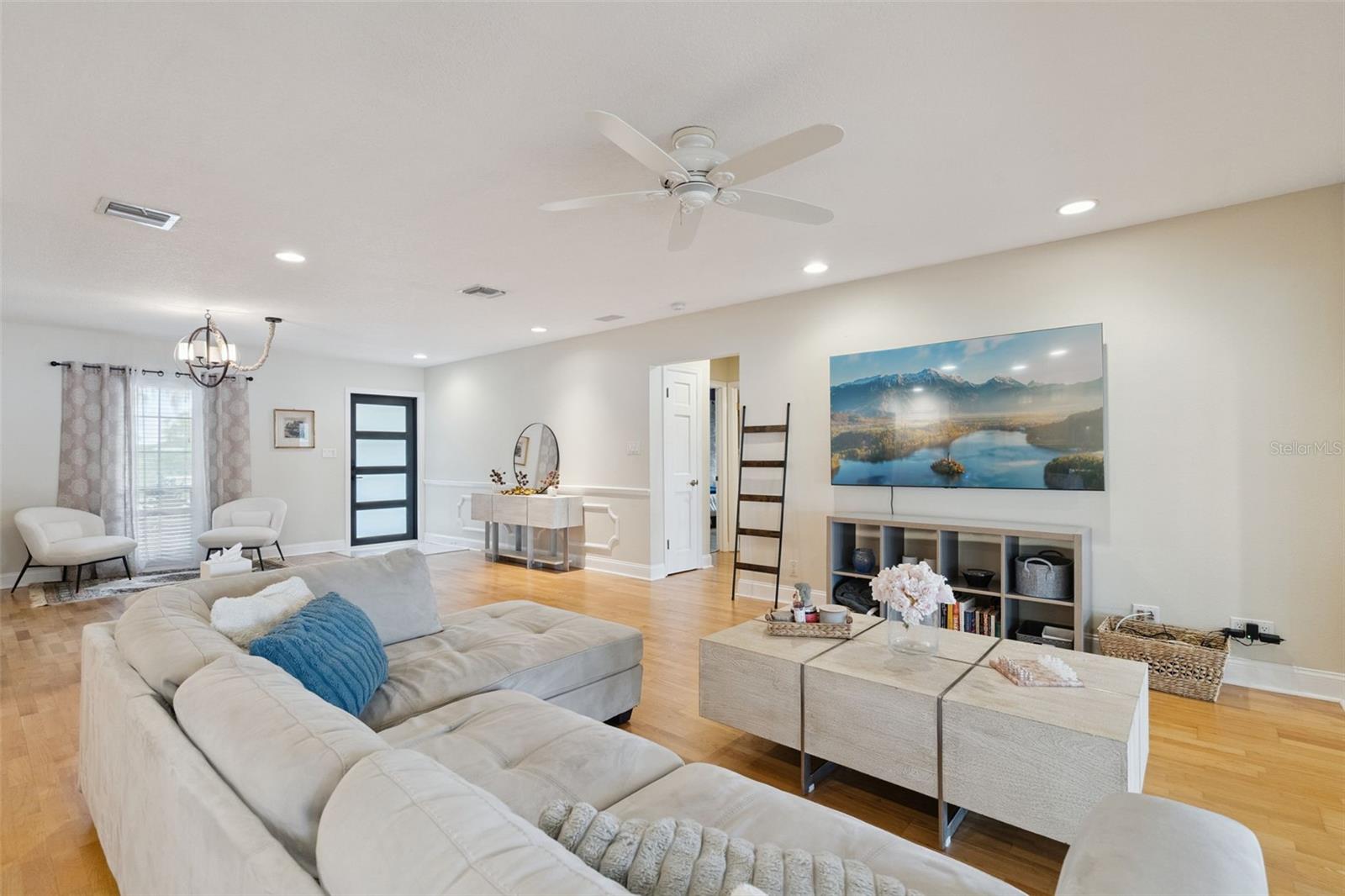 Image 13 of 53 For 5497 Alandale Court