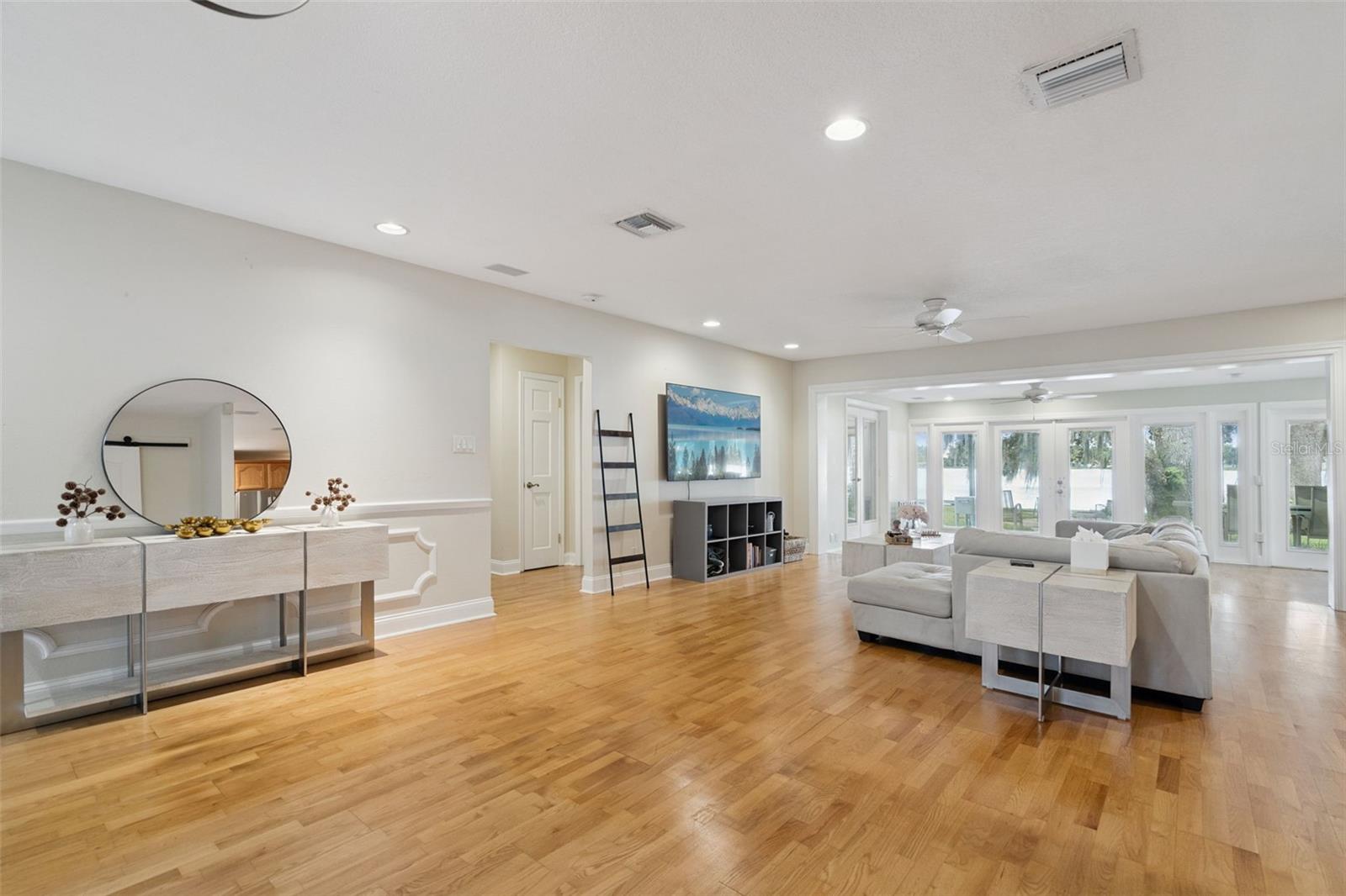 Image 8 of 53 For 5497 Alandale Court