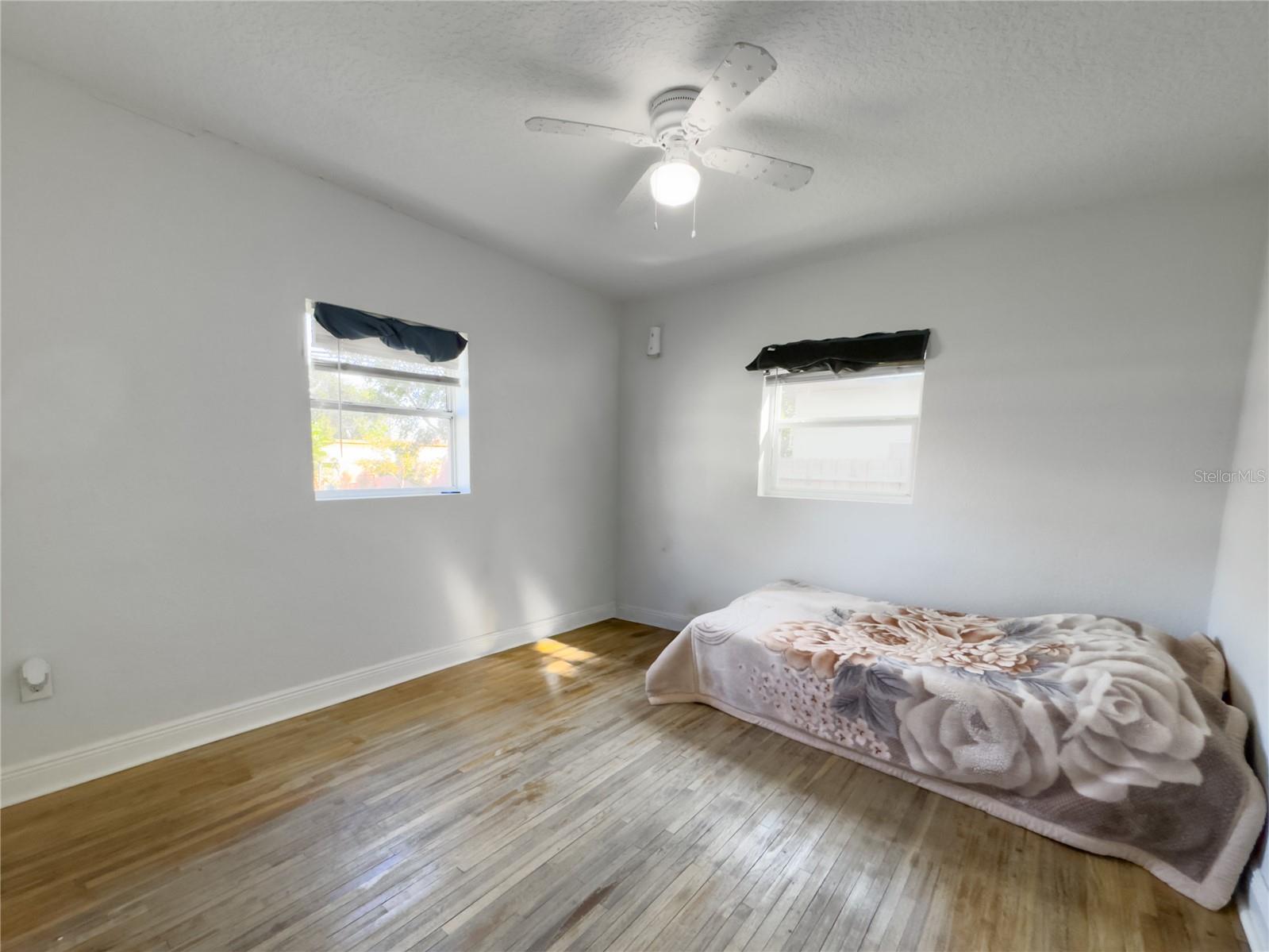 Image 27 of 42 For 901 Solandra Drive