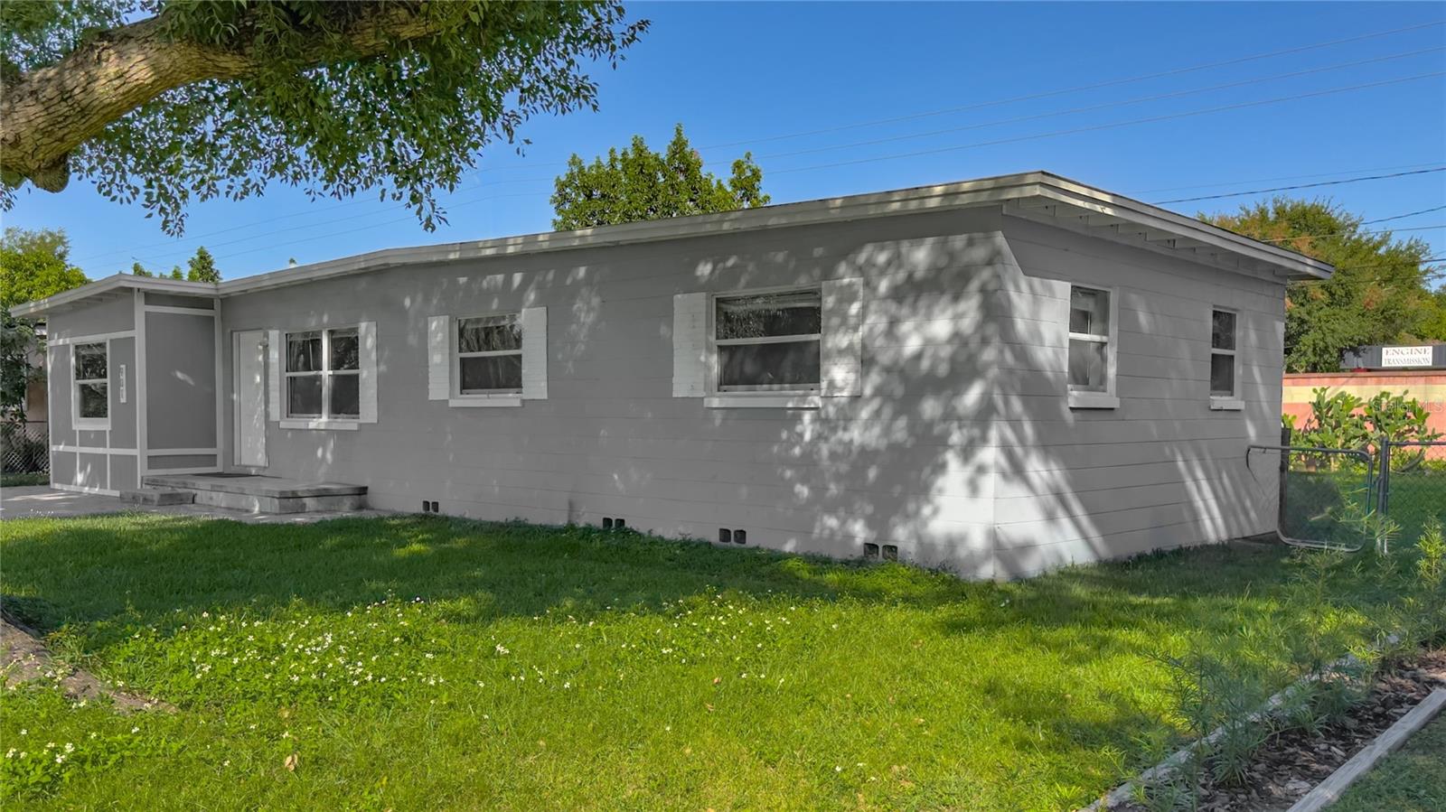 Image 3 of 42 For 901 Solandra Drive