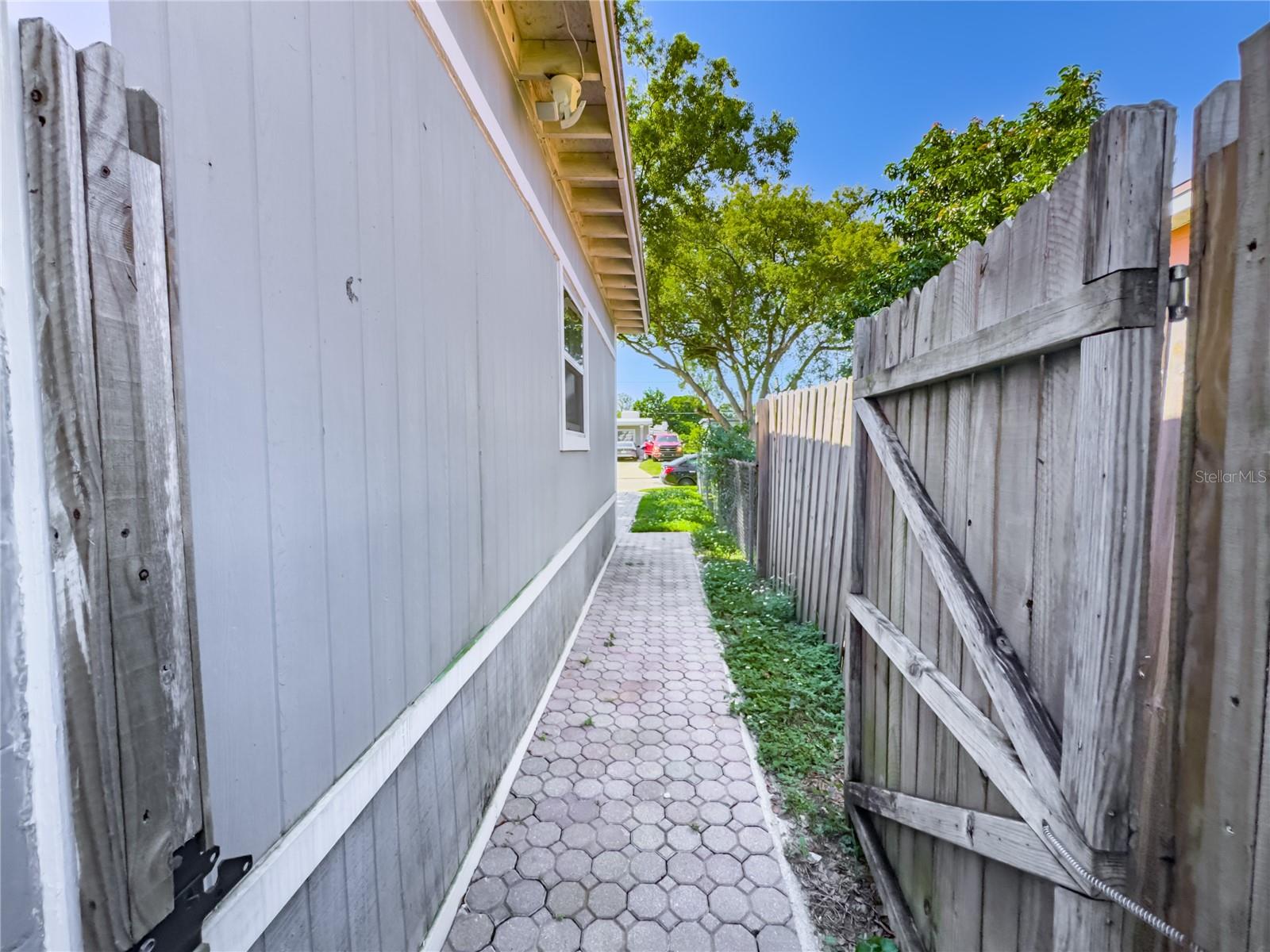 Image 40 of 42 For 901 Solandra Drive