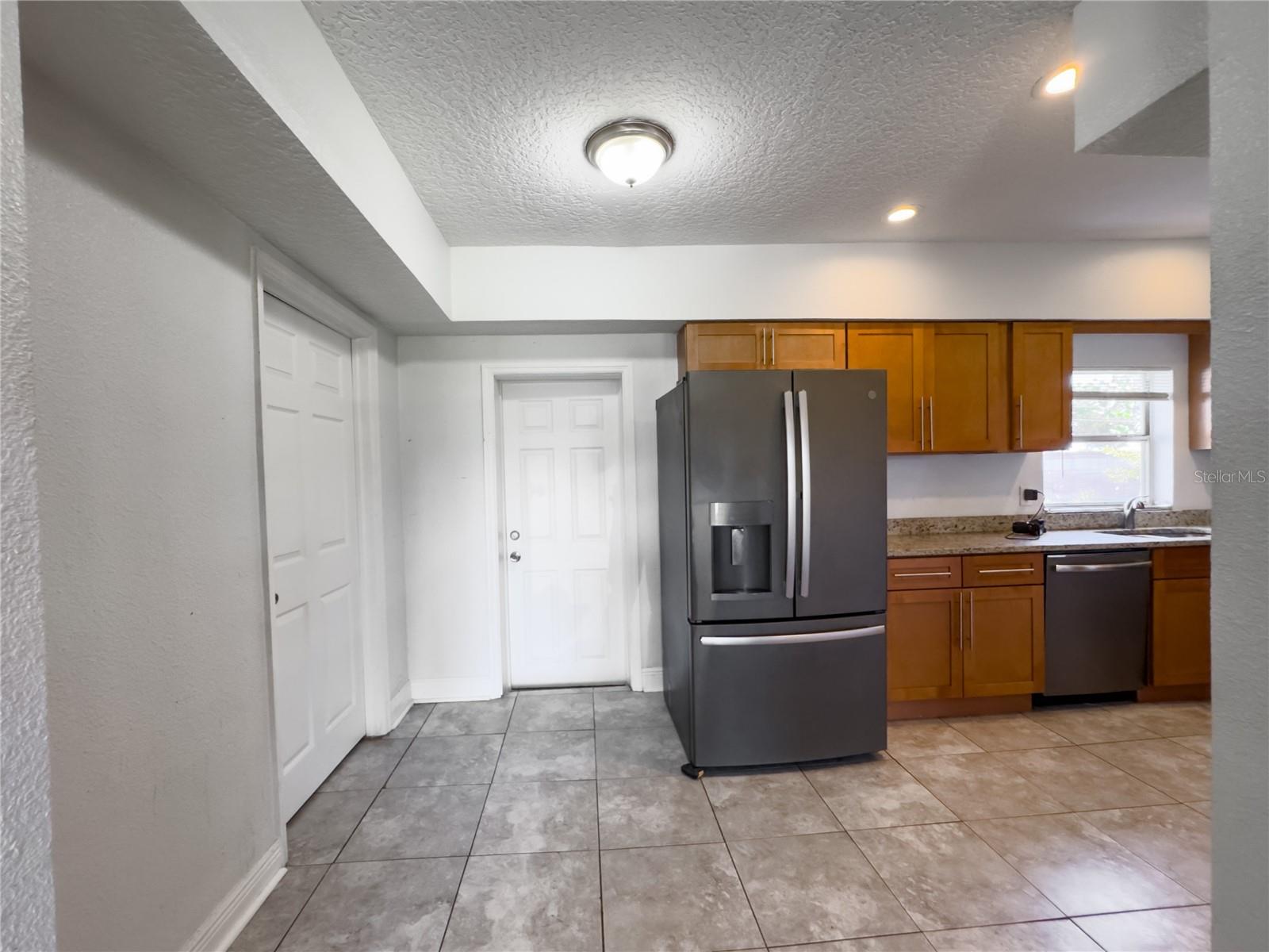 Image 8 of 42 For 901 Solandra Drive