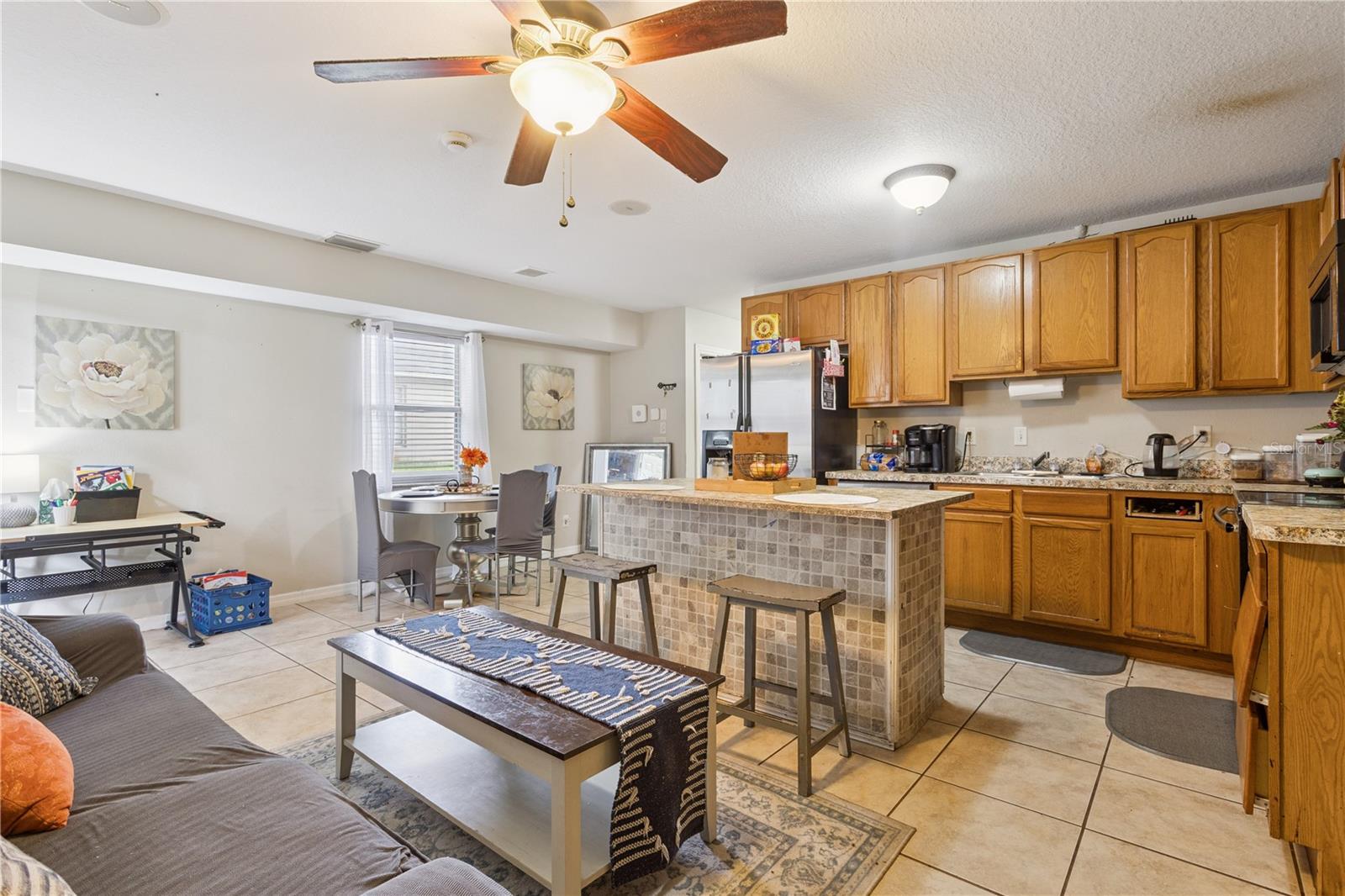 Image 3 of 20 For 1074 Park Central Circle