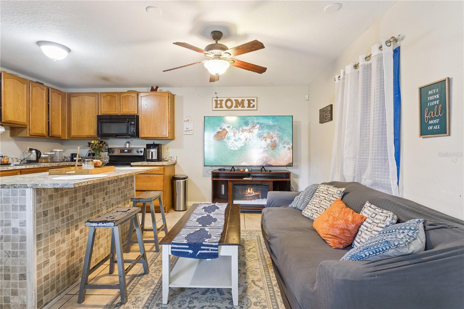 Image 4 of 20 For 1074 Park Central Circle