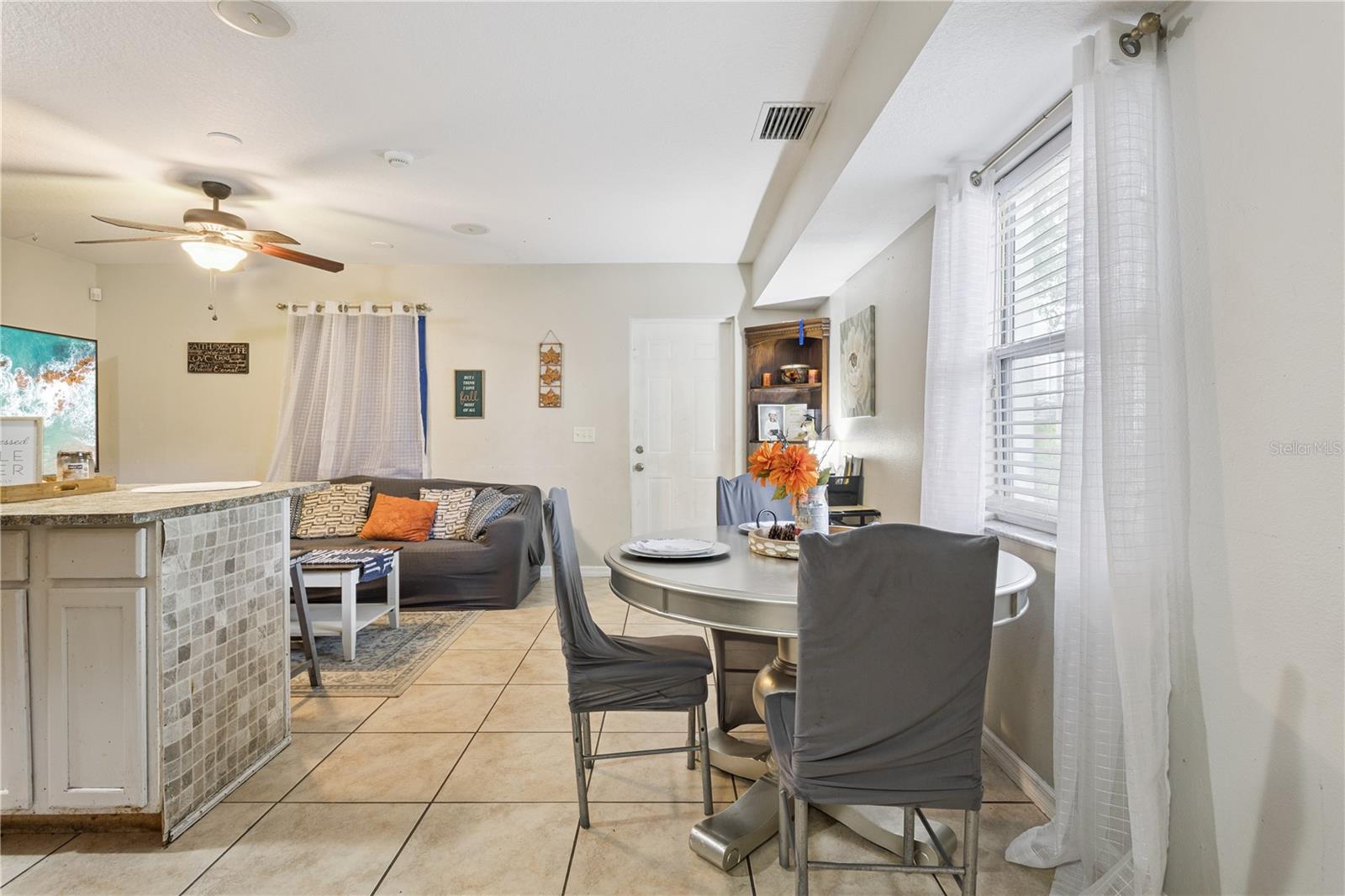 Image 6 of 20 For 1074 Park Central Circle