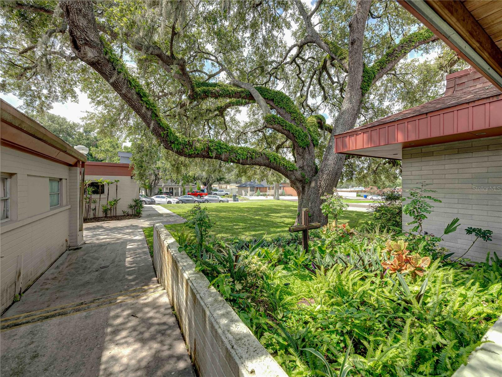 Image 10 of 28 For 211 Easton Drive