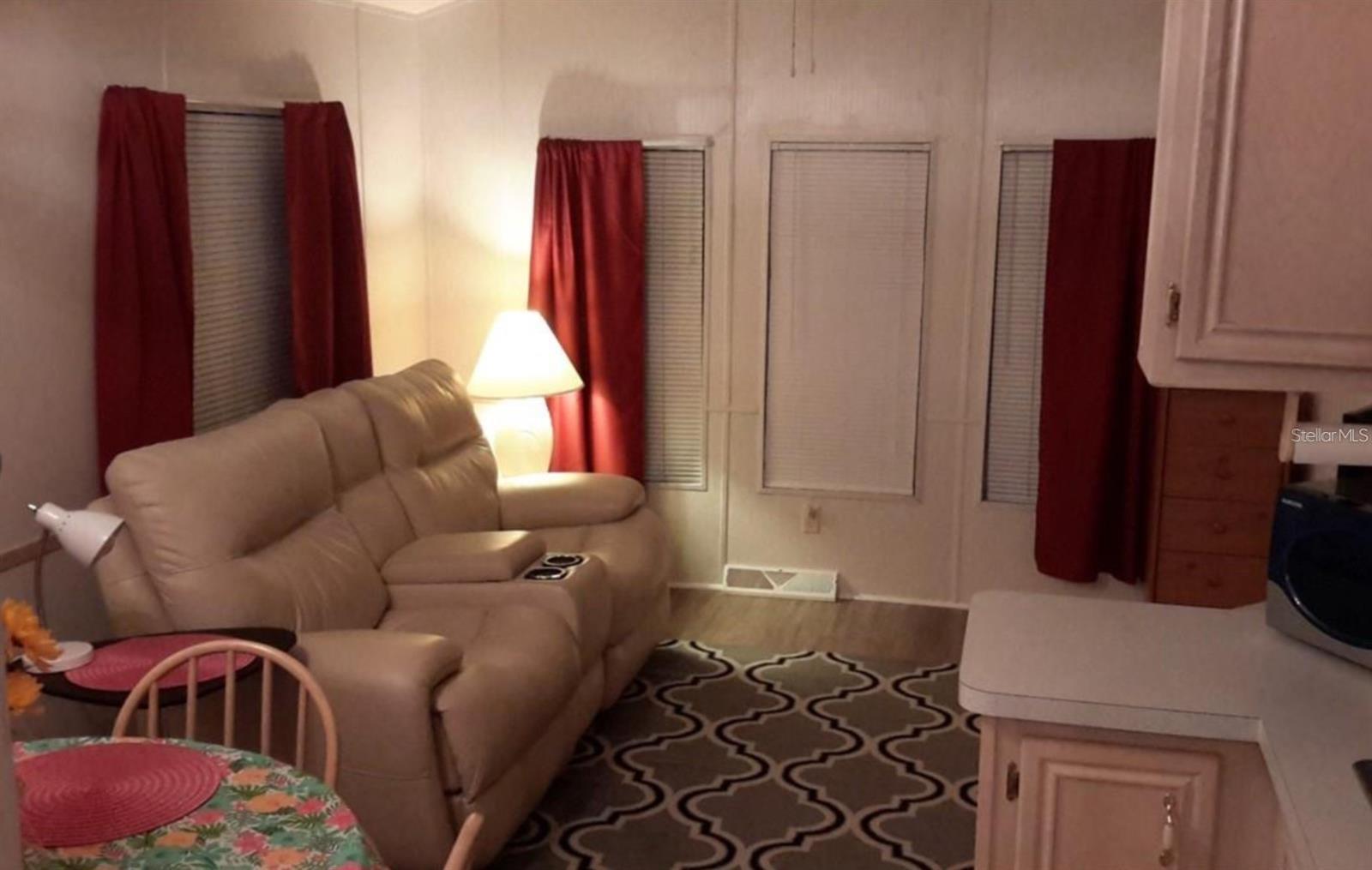 Image 3 of 9 For 2413 Limewood Avenue 33