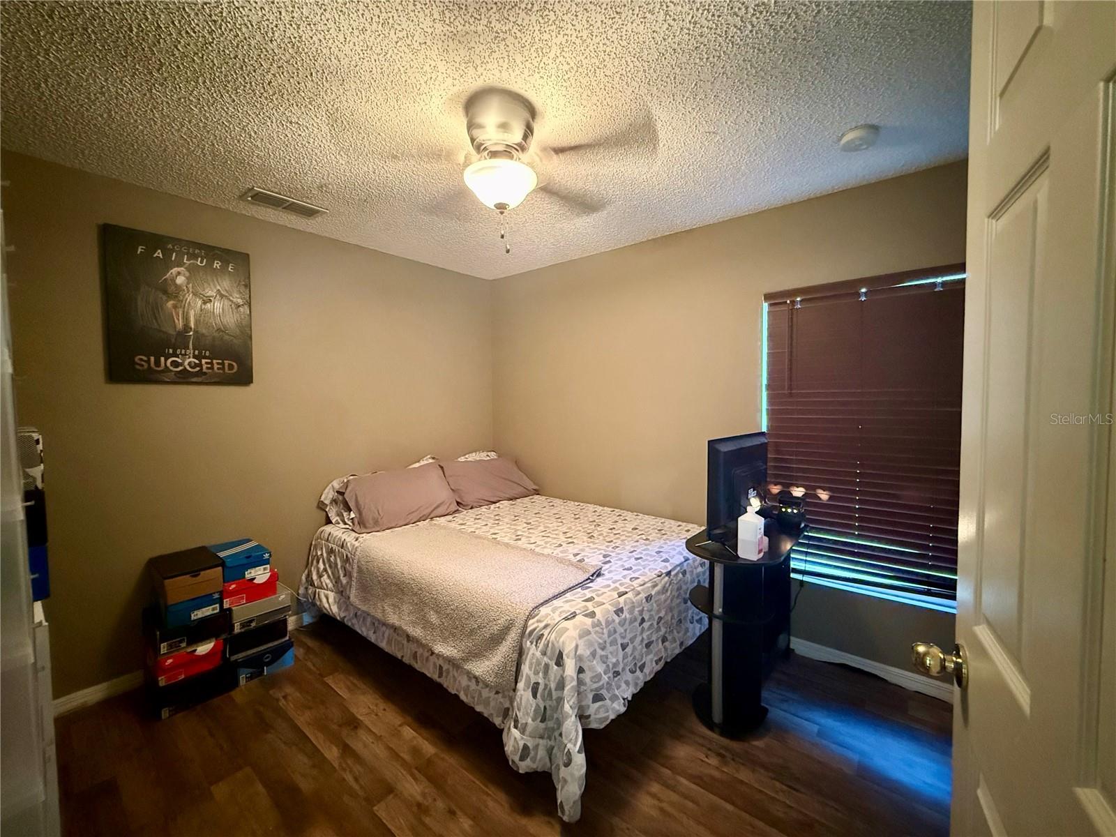 Image 14 of 22 For 712 Spring Cavern Avenue