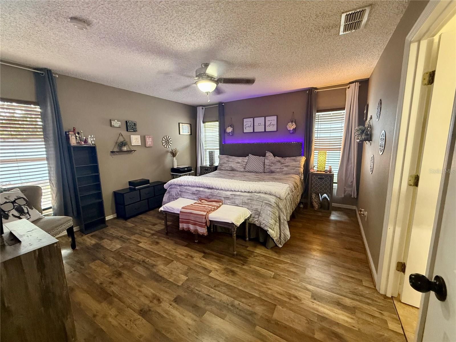 Image 17 of 22 For 712 Spring Cavern Avenue