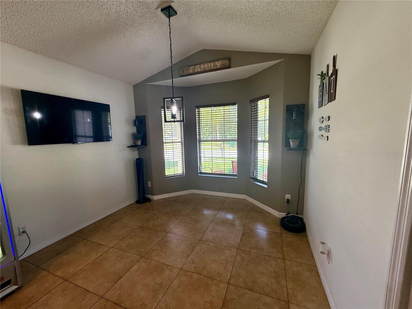 Image 8 of 22 For 712 Spring Cavern Avenue