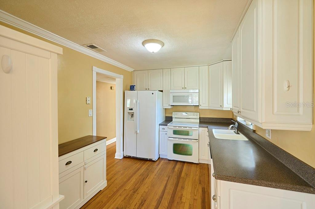 Image 11 of 31 For 363 Croton Drive