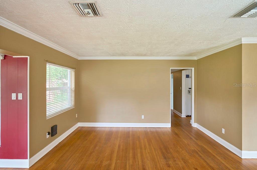 Image 7 of 31 For 363 Croton Drive