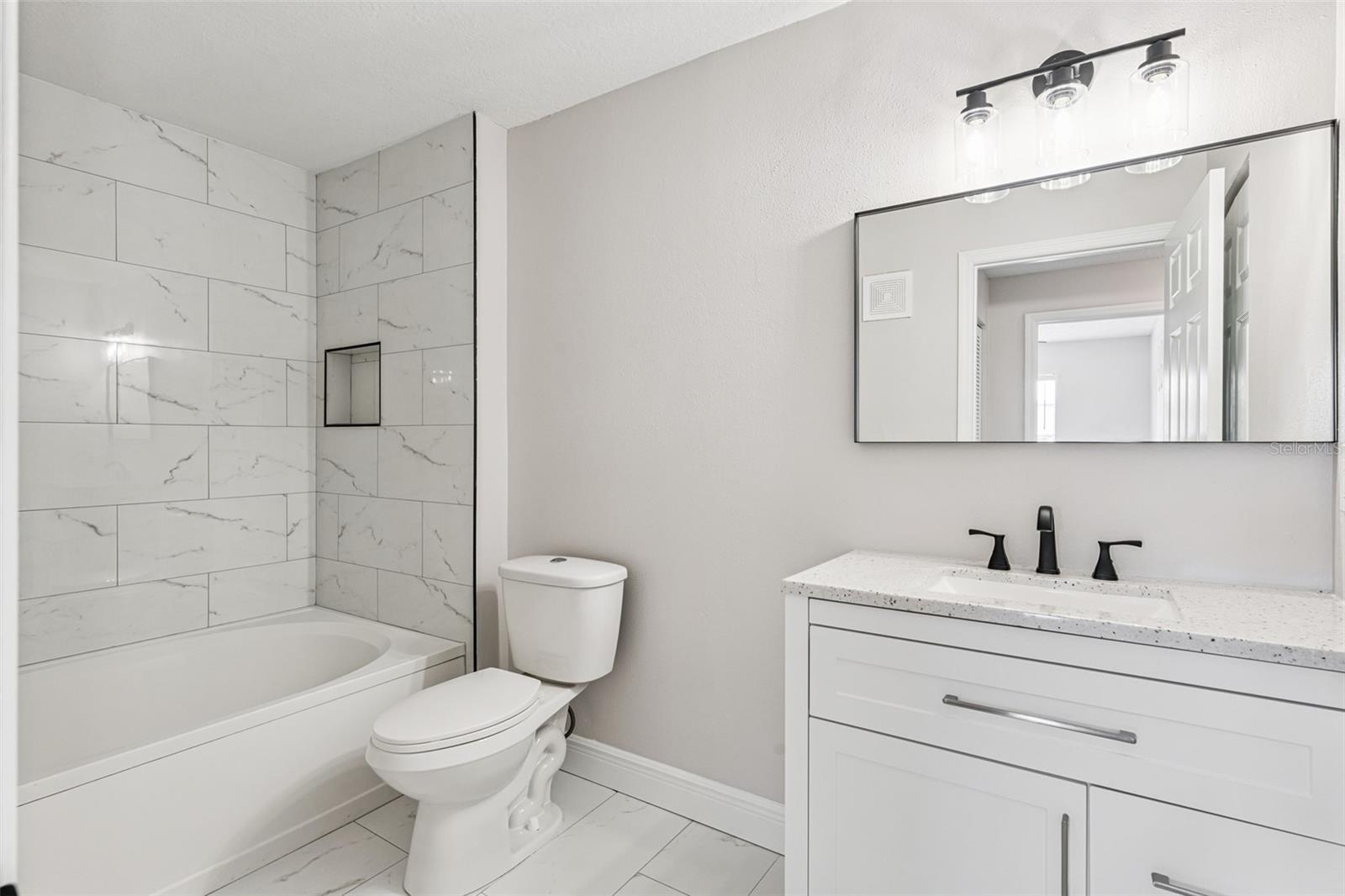 Image 12 of 17 For 1939 Summer Club Drive 201