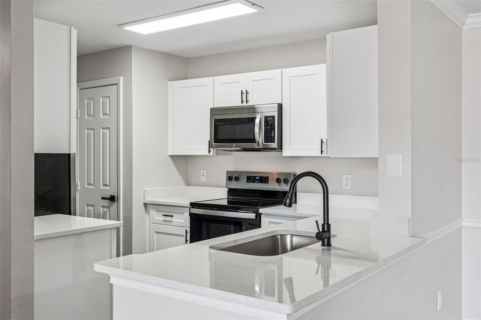 Image 4 of 17 For 1939 Summer Club Drive 201