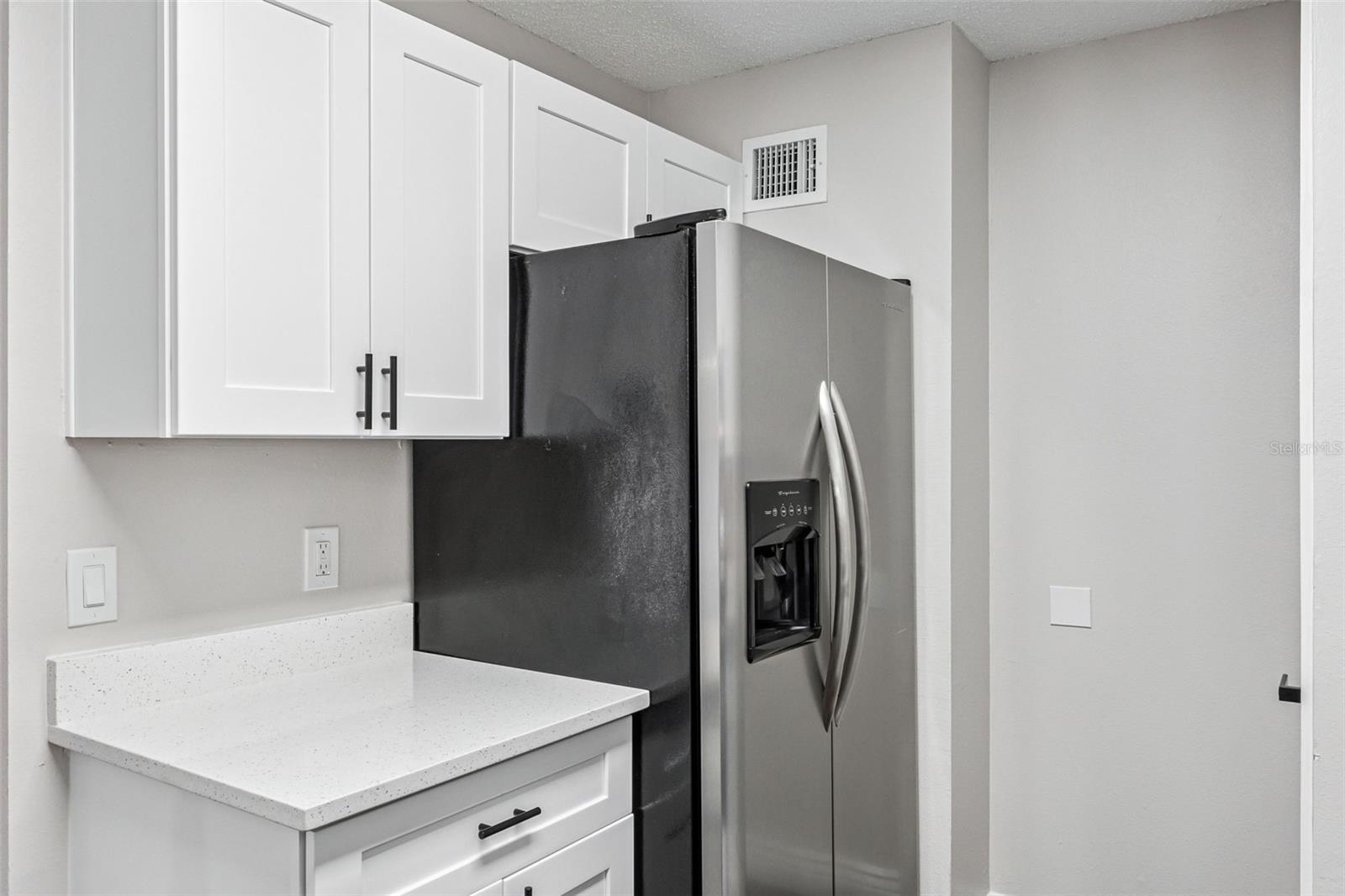 Image 5 of 17 For 1939 Summer Club Drive 201