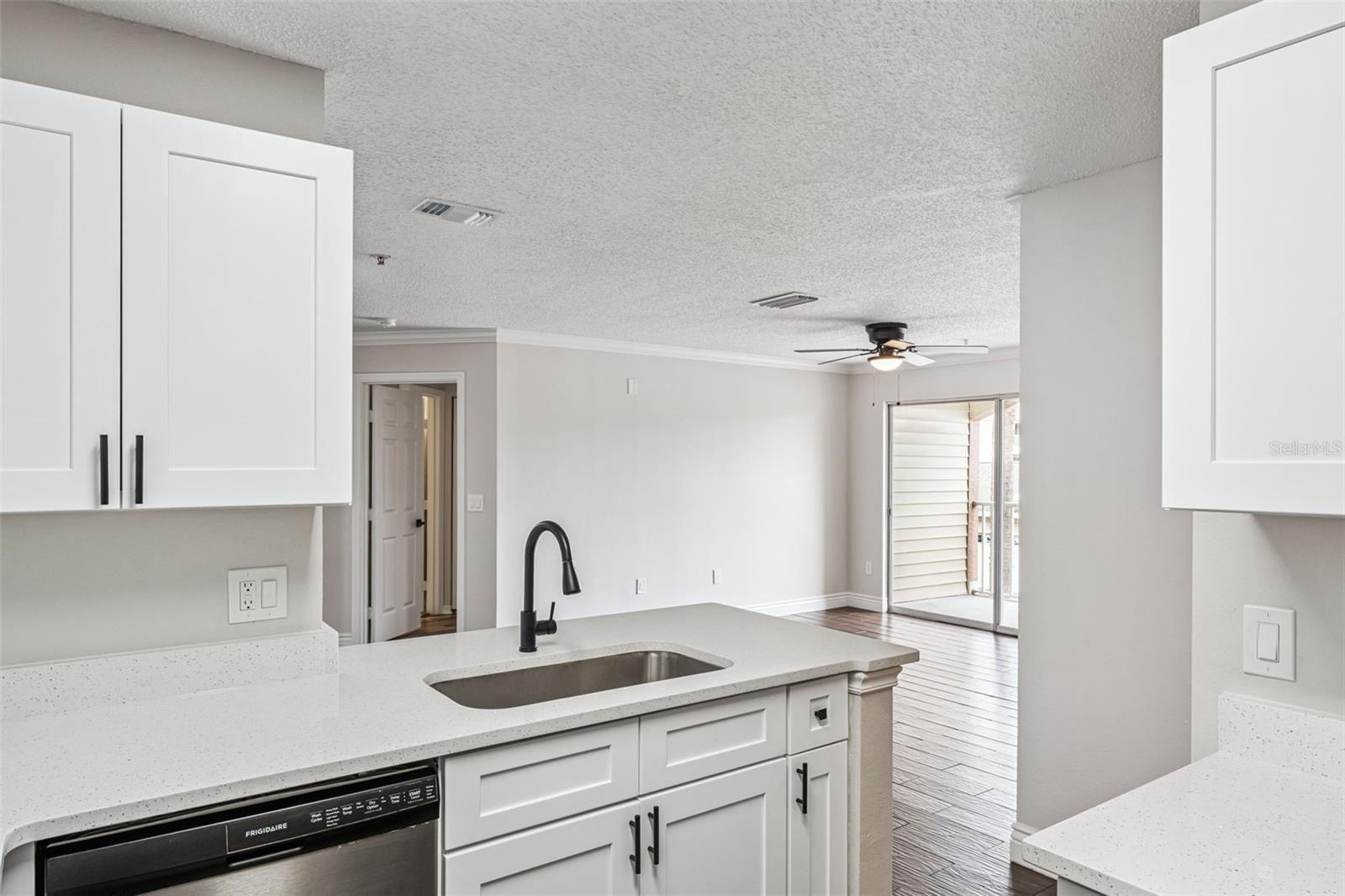 Image 6 of 17 For 1939 Summer Club Drive 201