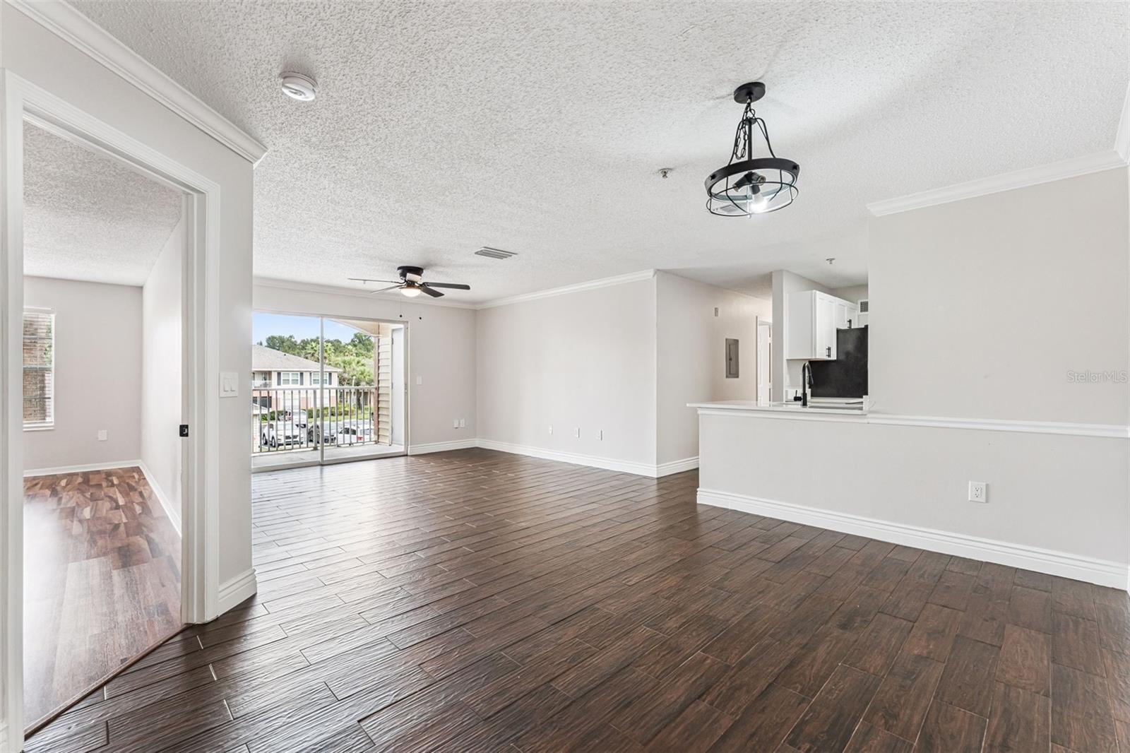 Image 7 of 17 For 1939 Summer Club Drive 201