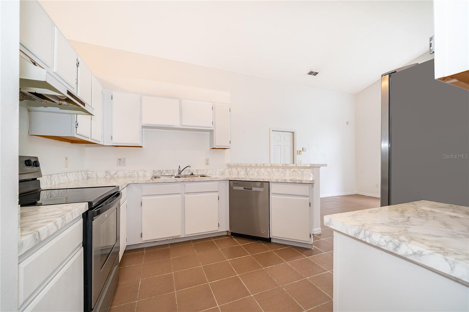 Image 4 of 27 For 5433 Bracken Court