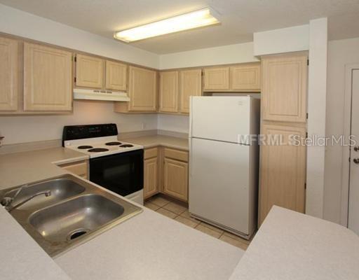 Image 5 of 16 For 14037 Fairway Island Drive 234