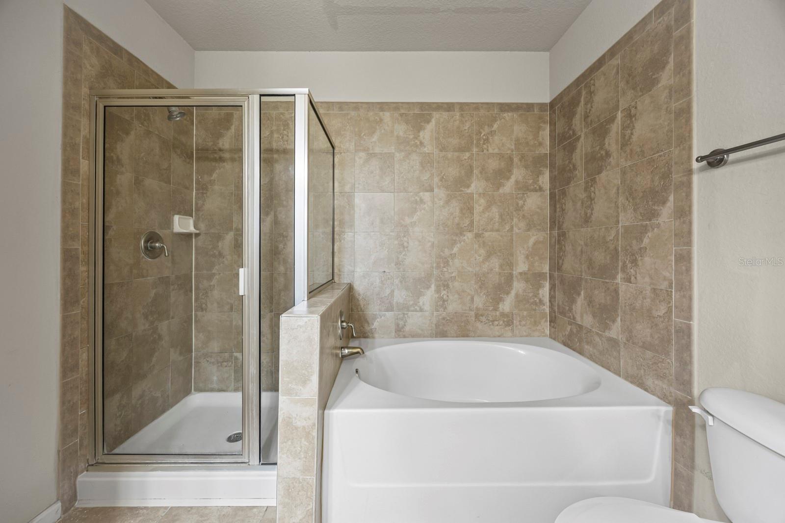 Image 17 of 27 For 903 Charo Parkway 823