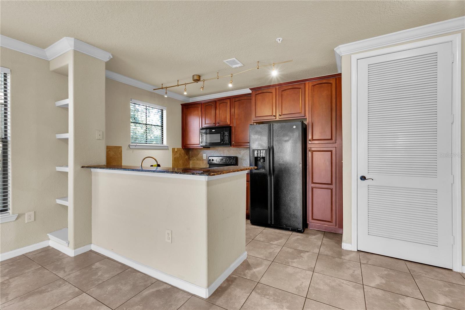 Image 4 of 27 For 903 Charo Parkway 823