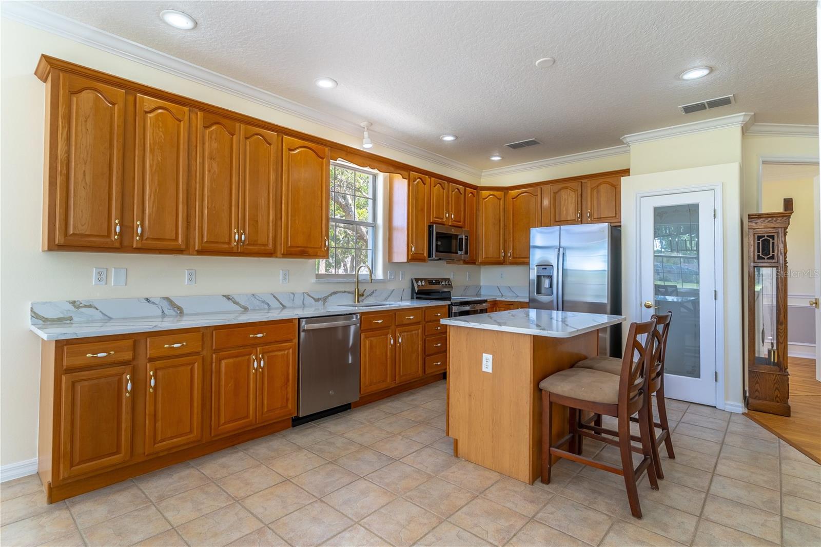 Image 10 of 33 For 1714 Golfview Drive