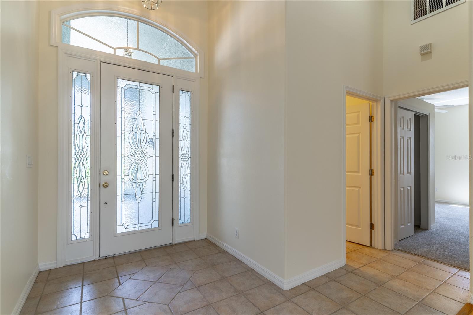 Image 3 of 33 For 1714 Golfview Drive