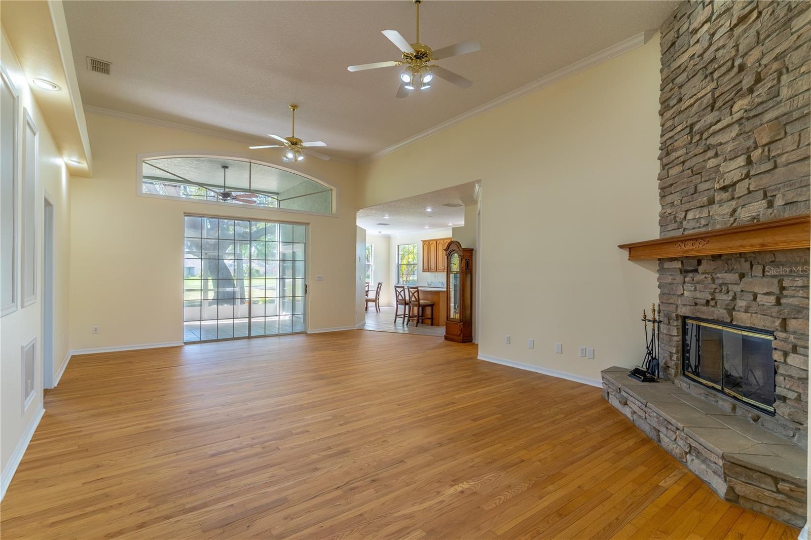 Image 4 of 33 For 1714 Golfview Drive