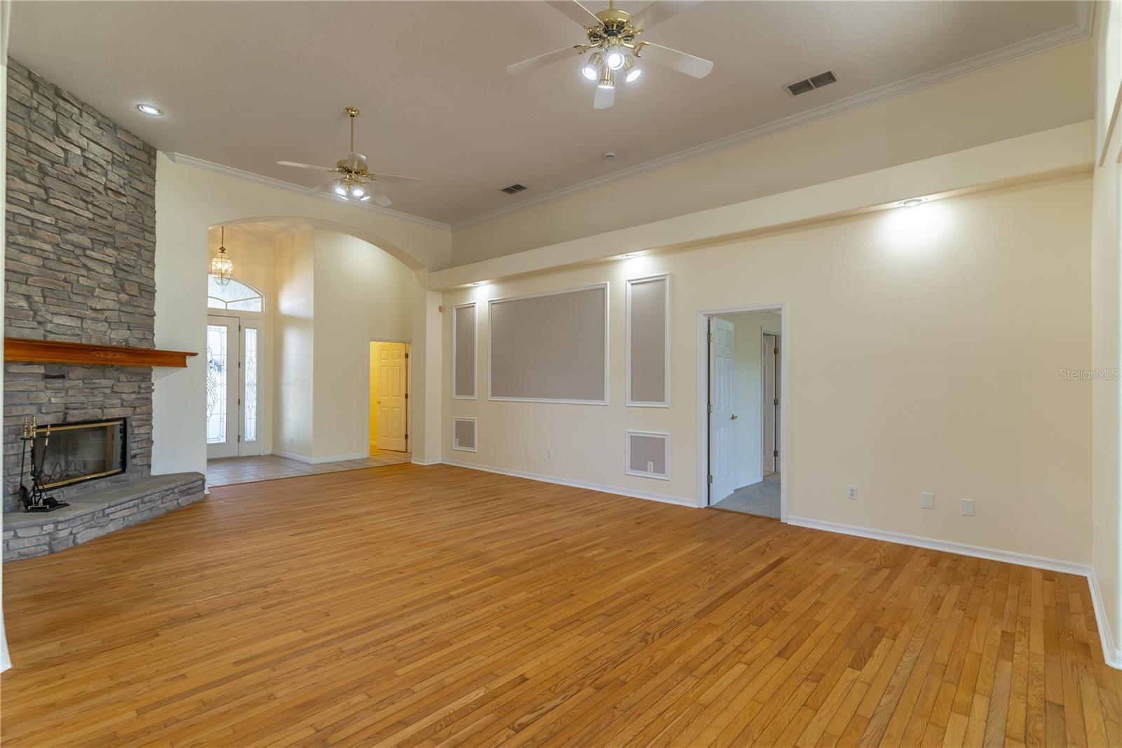 Image 7 of 33 For 1714 Golfview Drive