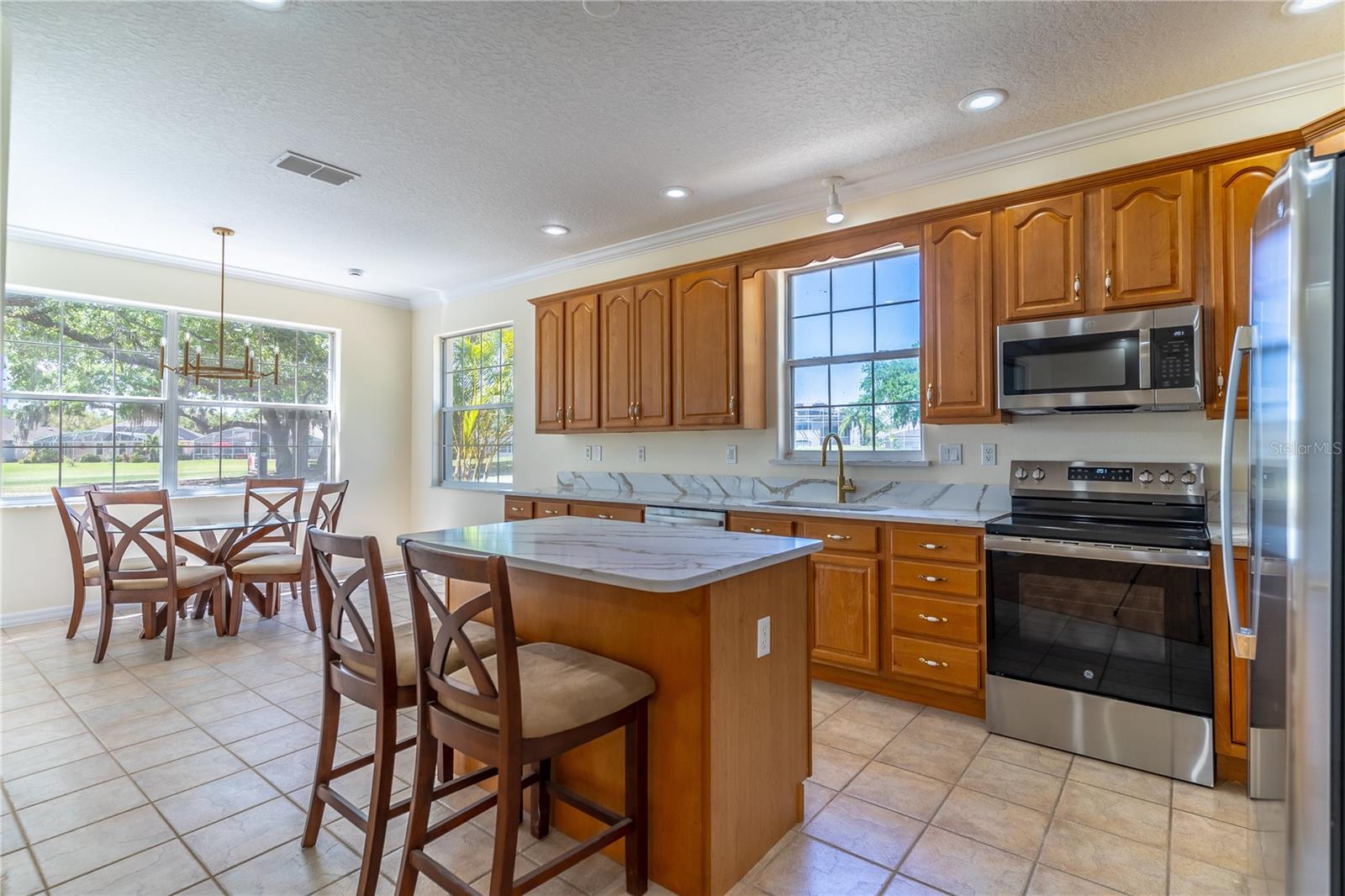 Image 9 of 33 For 1714 Golfview Drive