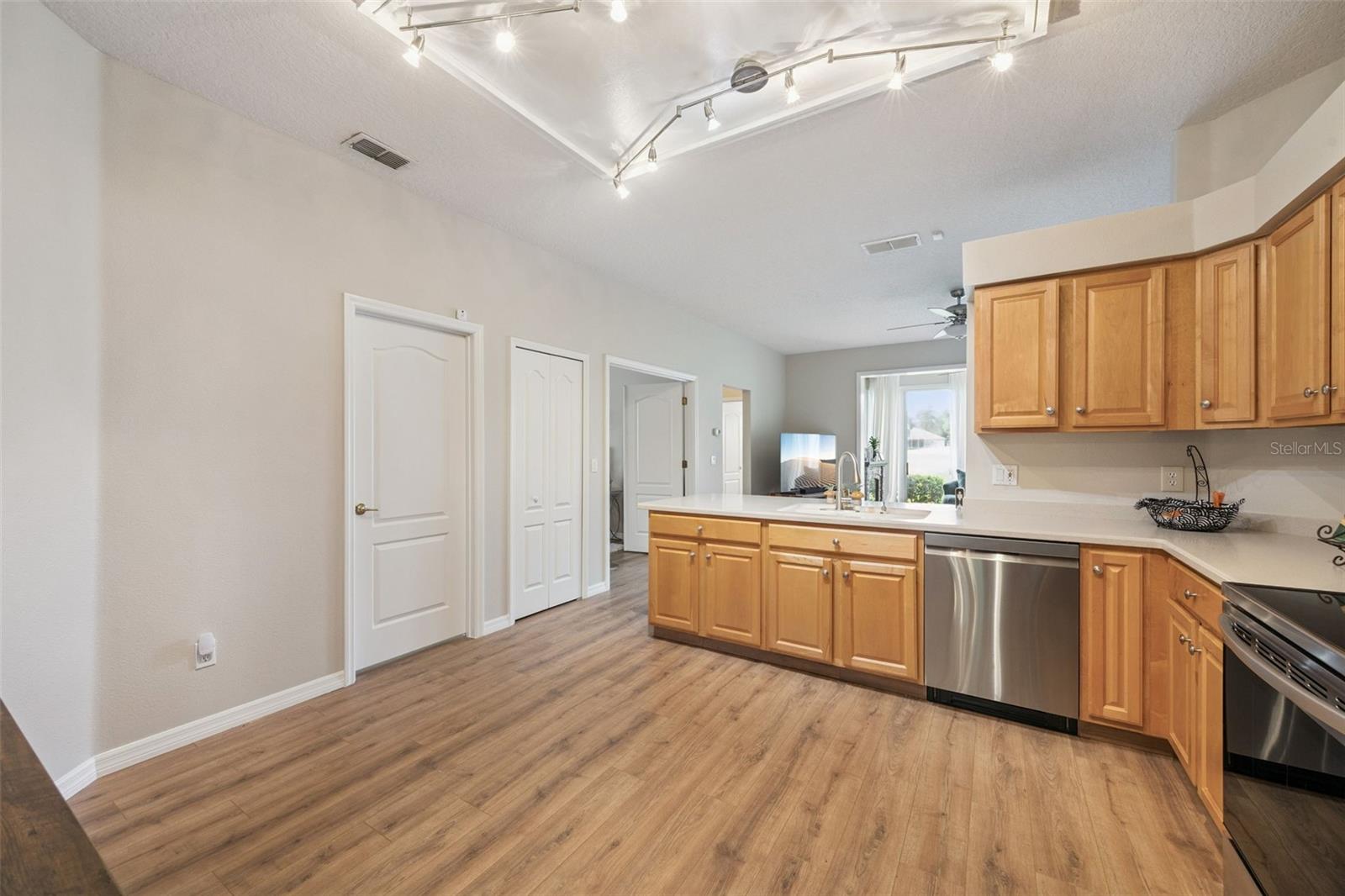 Image 18 of 95 For 2289 Twickingham Court