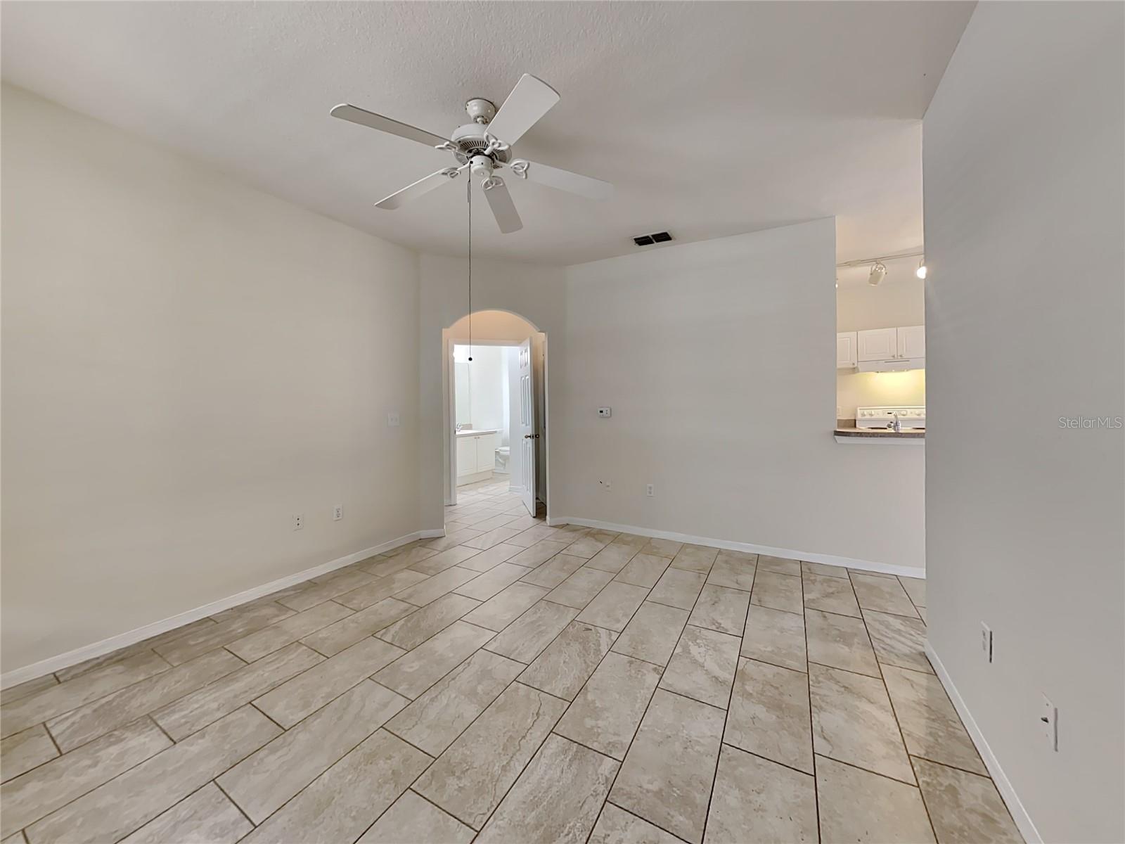 Image 11 of 13 For 832 Grand Regency Point 102