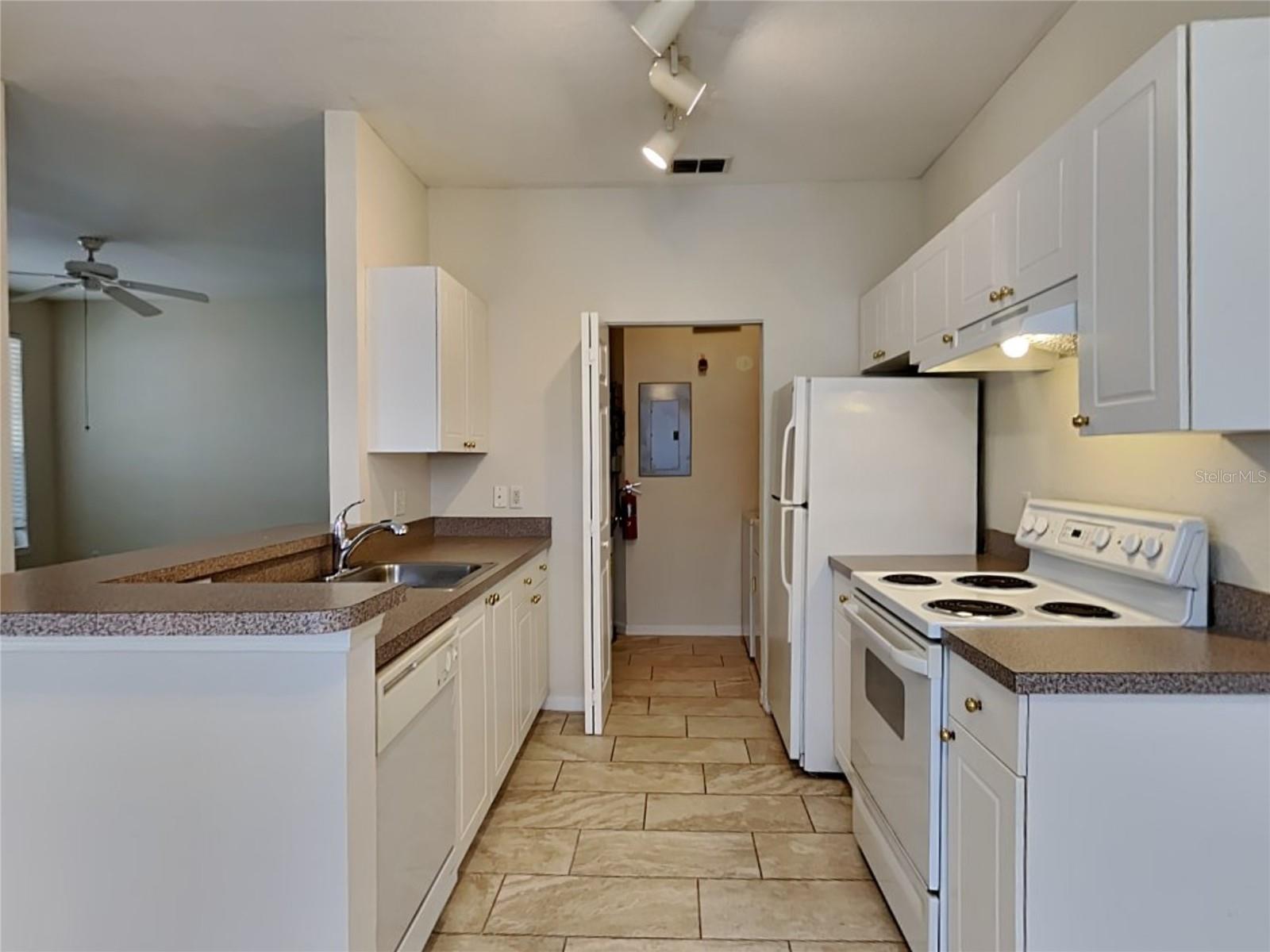 Image 4 of 13 For 832 Grand Regency Point 102
