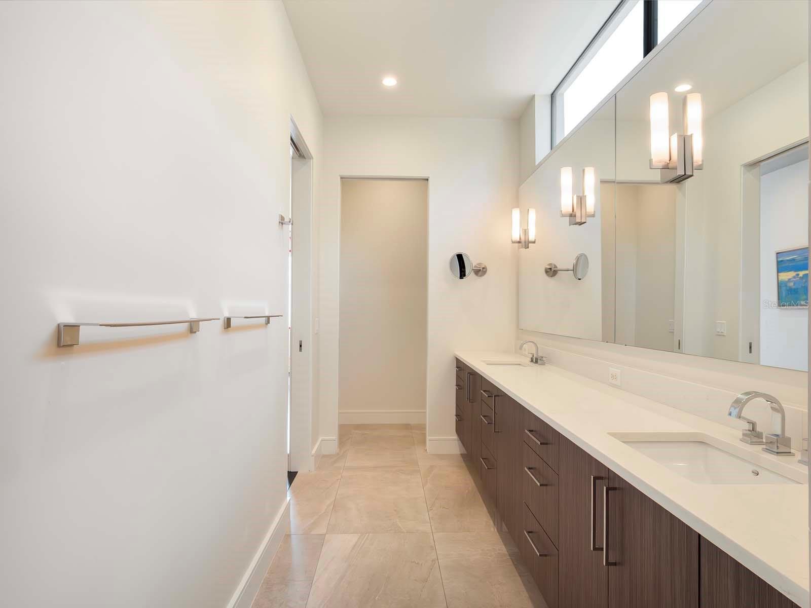 Image 10 of 52 For 9420 Thurloe Place