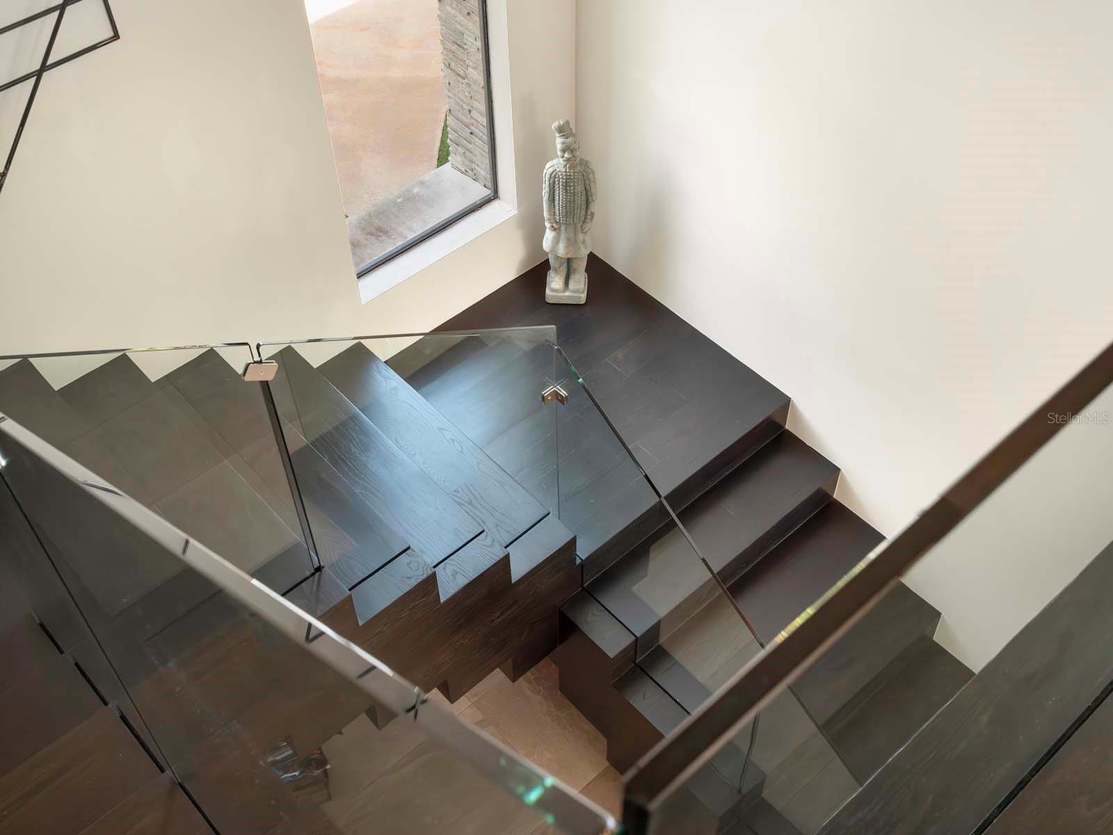 Image 23 of 52 For 9420 Thurloe Place